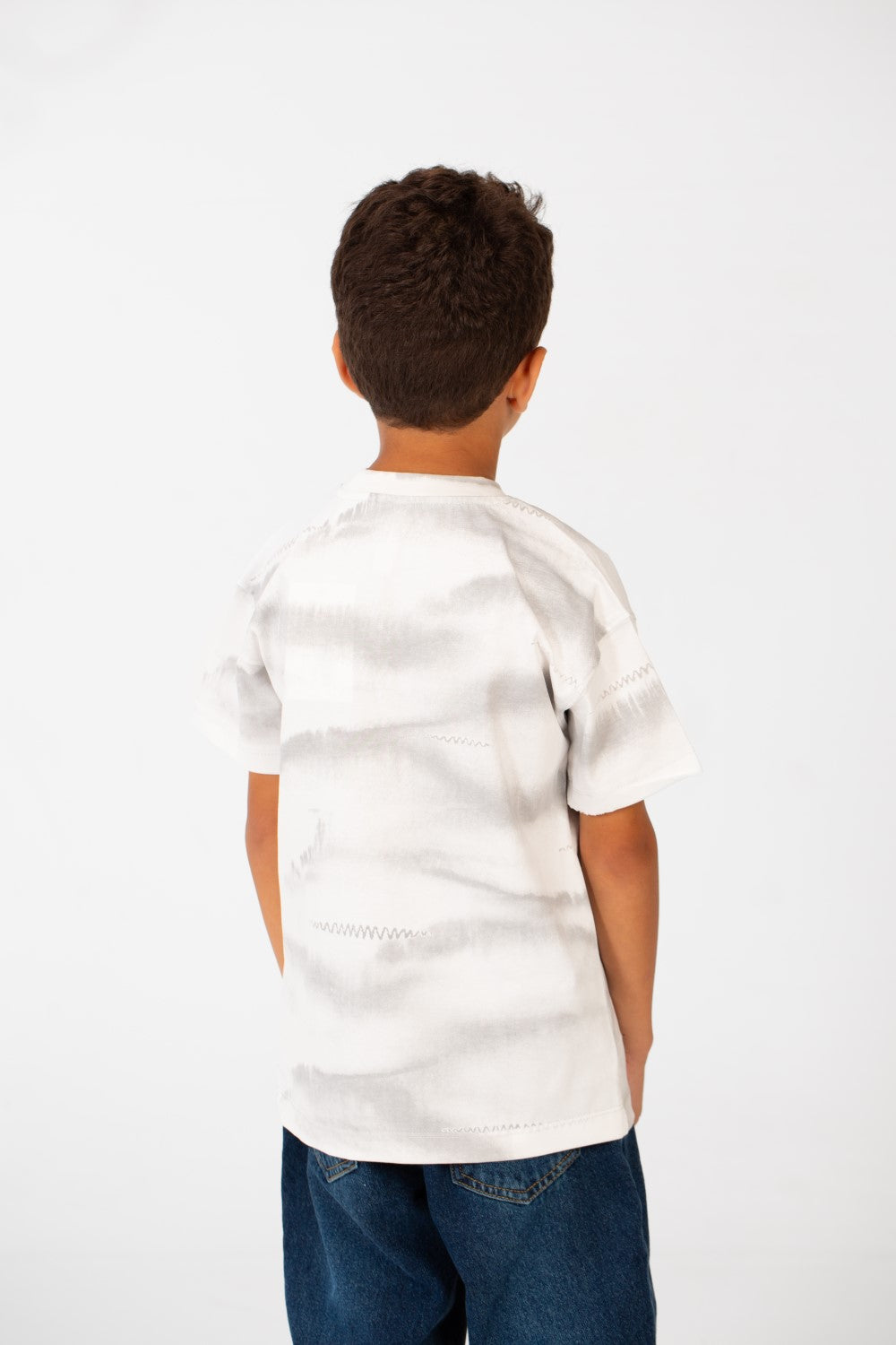 قميص بكم نصف بألوان متدرجة للولد برقبة دائرية وقصة عادية