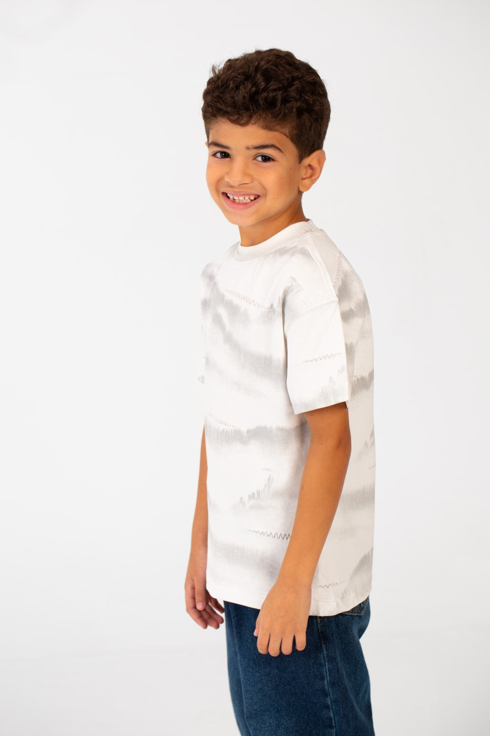 قميص بكم نصف بألوان متدرجة للولد برقبة دائرية وقصة عادية