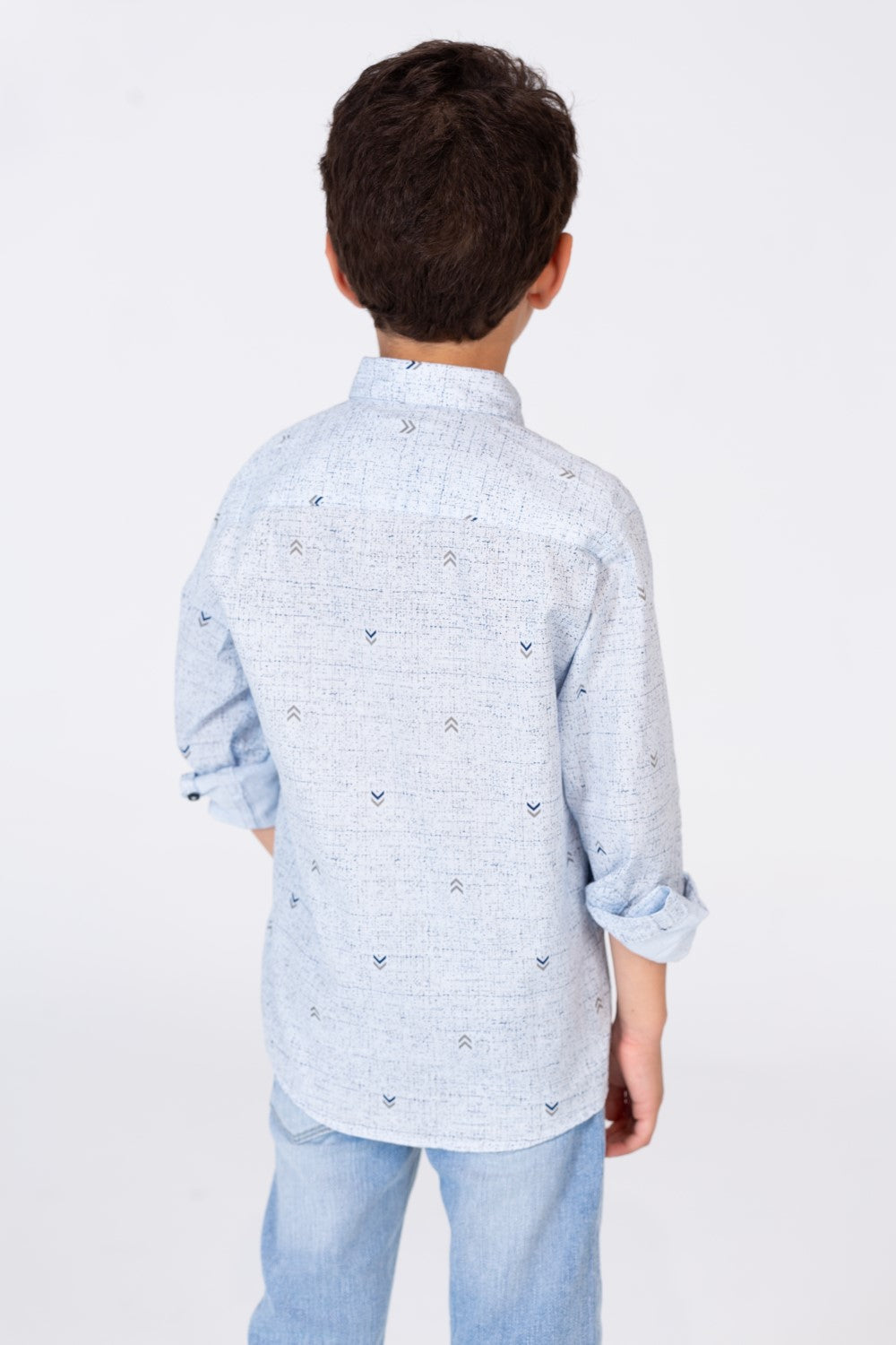 قميص بقصة عادية للأولاد مع طبعة خفيفة