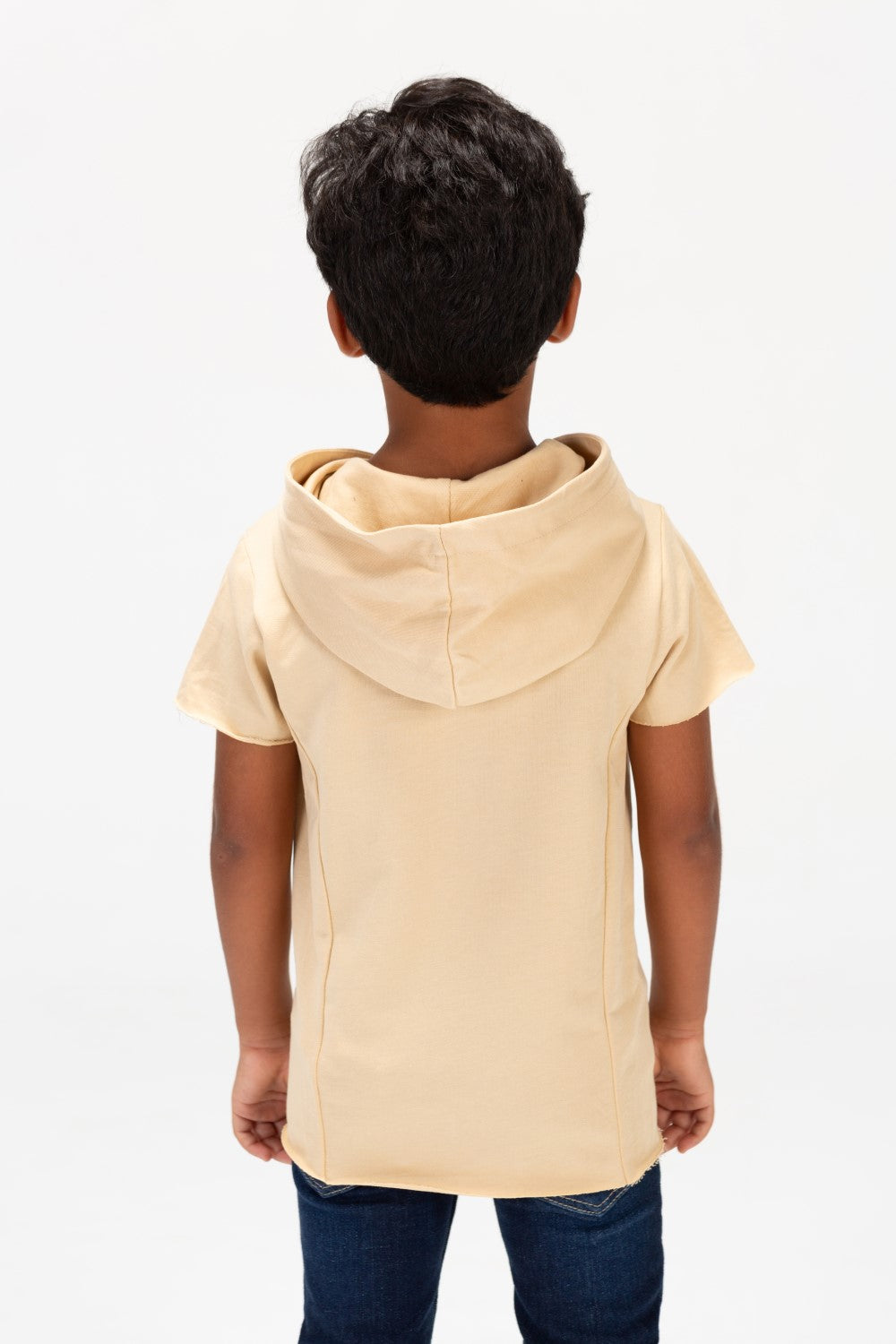 Boys Round Basic T-shirt With Short Sleeves And A Capishu In Comfortable Summer Material