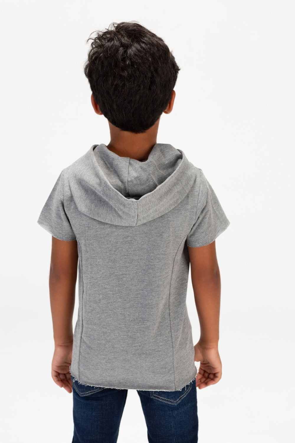 Boys Round Basic T-shirt With Short Sleeves And A Capishu In Comfortable Summer Material