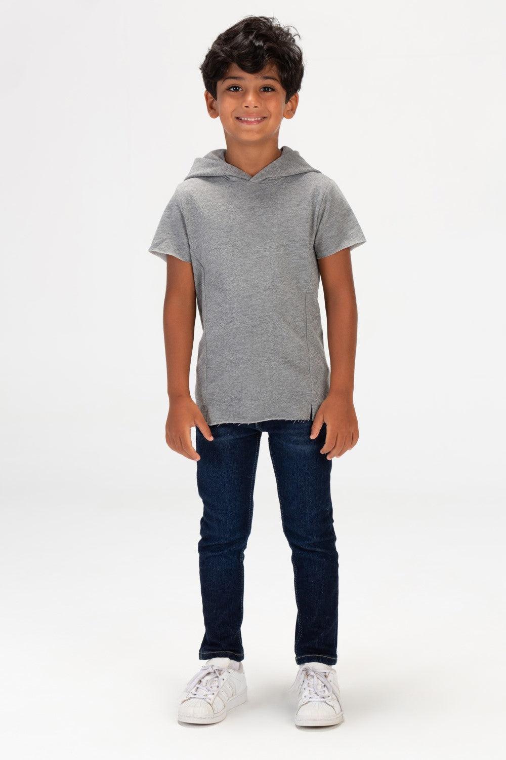 Boys Round Basic T-shirt With Short Sleeves And A Capishu In Comfortable Summer Material