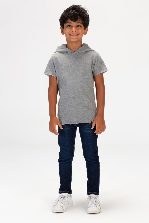 Boys Round Basic T-shirt With Short Sleeves And A Capishu In Comfortable Summer Material