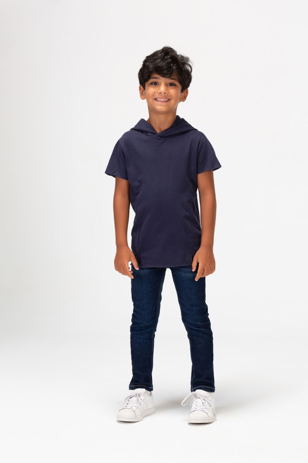 Boys Round Basic T-shirt With Short Sleeves And A Capishu In Comfortable Summer Material