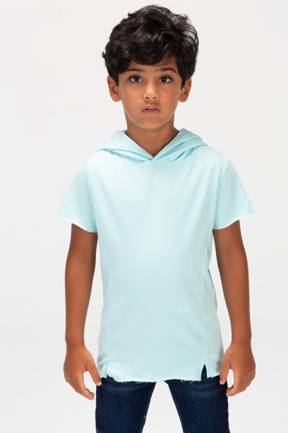 Boys Round Basic T-shirt With Short Sleeves And A Capishu In Comfortable Summer Material