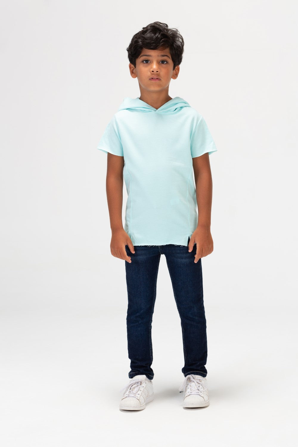 Boys Round Basic T-shirt With Short Sleeves And A Capishu In Comfortable Summer Material