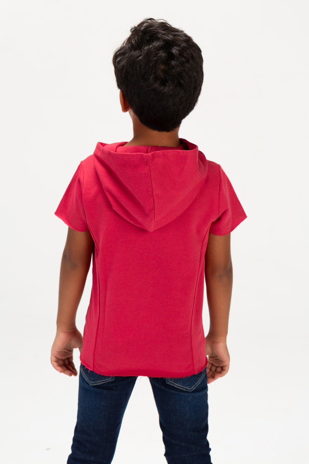 Boys Round Basic T-shirt With Short Sleeves And A Capishu In Comfortable Summer Material