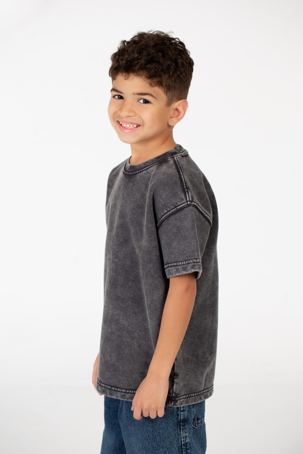 قميص قصير الأكمام مغسول للصبيان