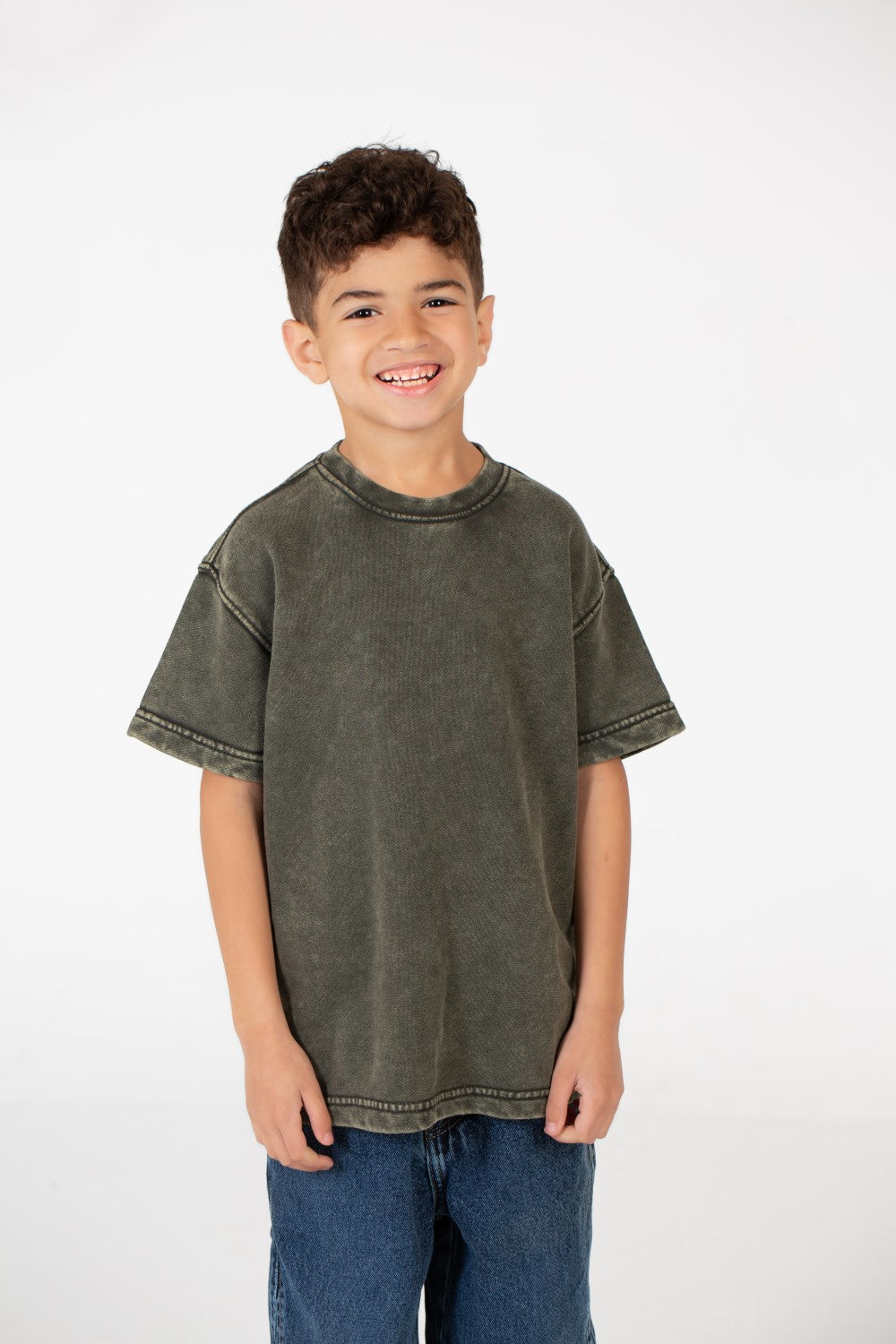 قميص قصير الأكمام مغسول للصبيان