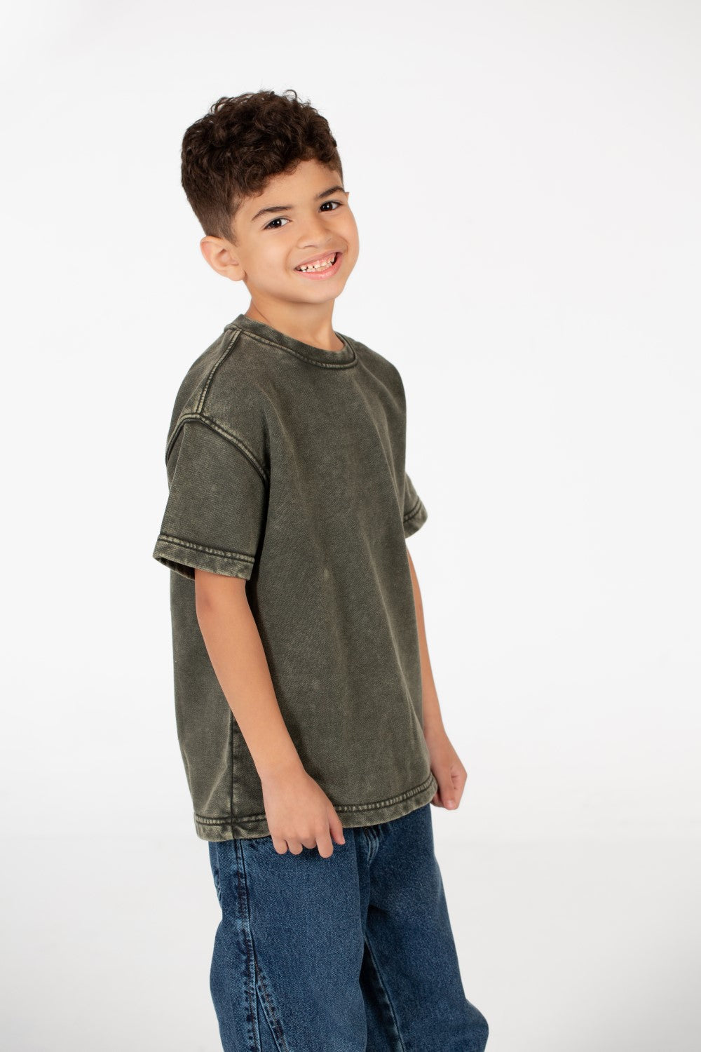 قميص قصير الأكمام مغسول للصبيان