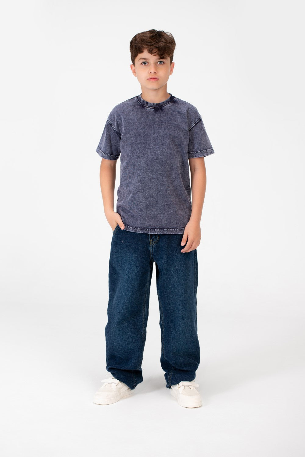 قميص أولاد بسيط برقبة دائرية مغسول