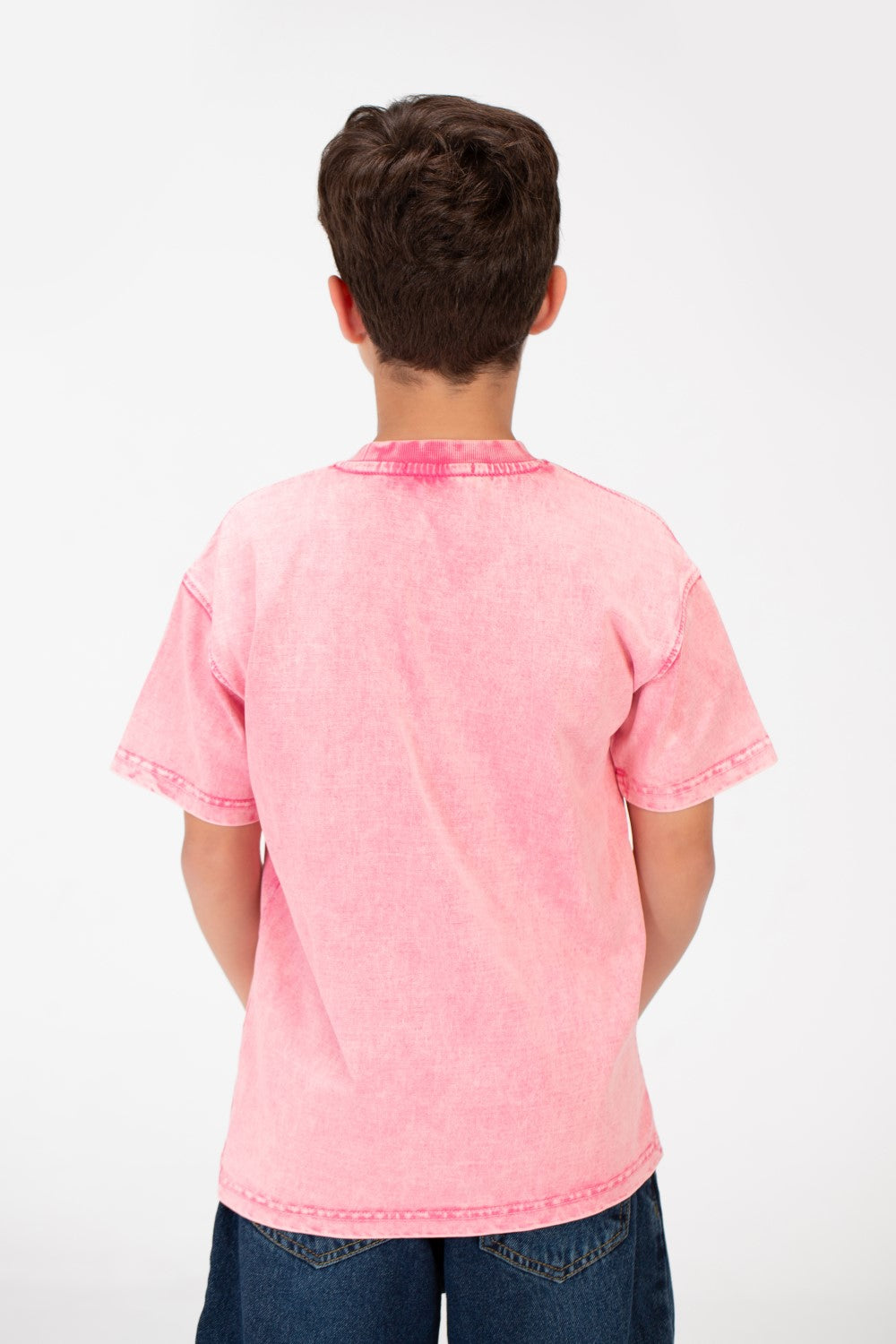 قميص أولاد بسيط برقبة دائرية مغسول