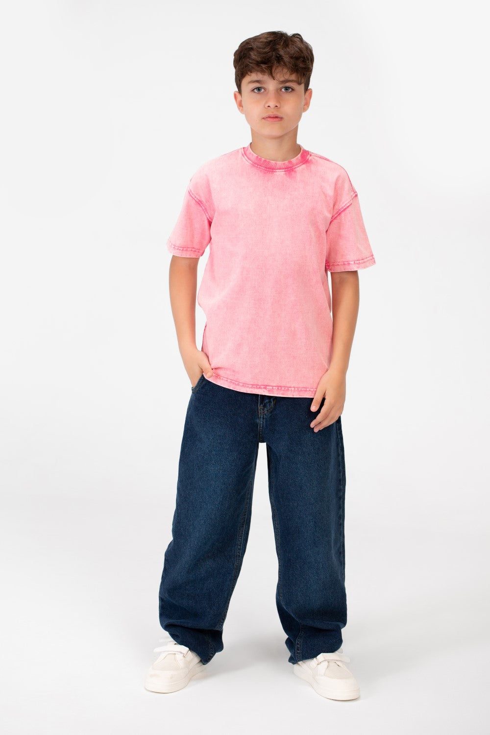 قميص أولاد بسيط برقبة دائرية مغسول