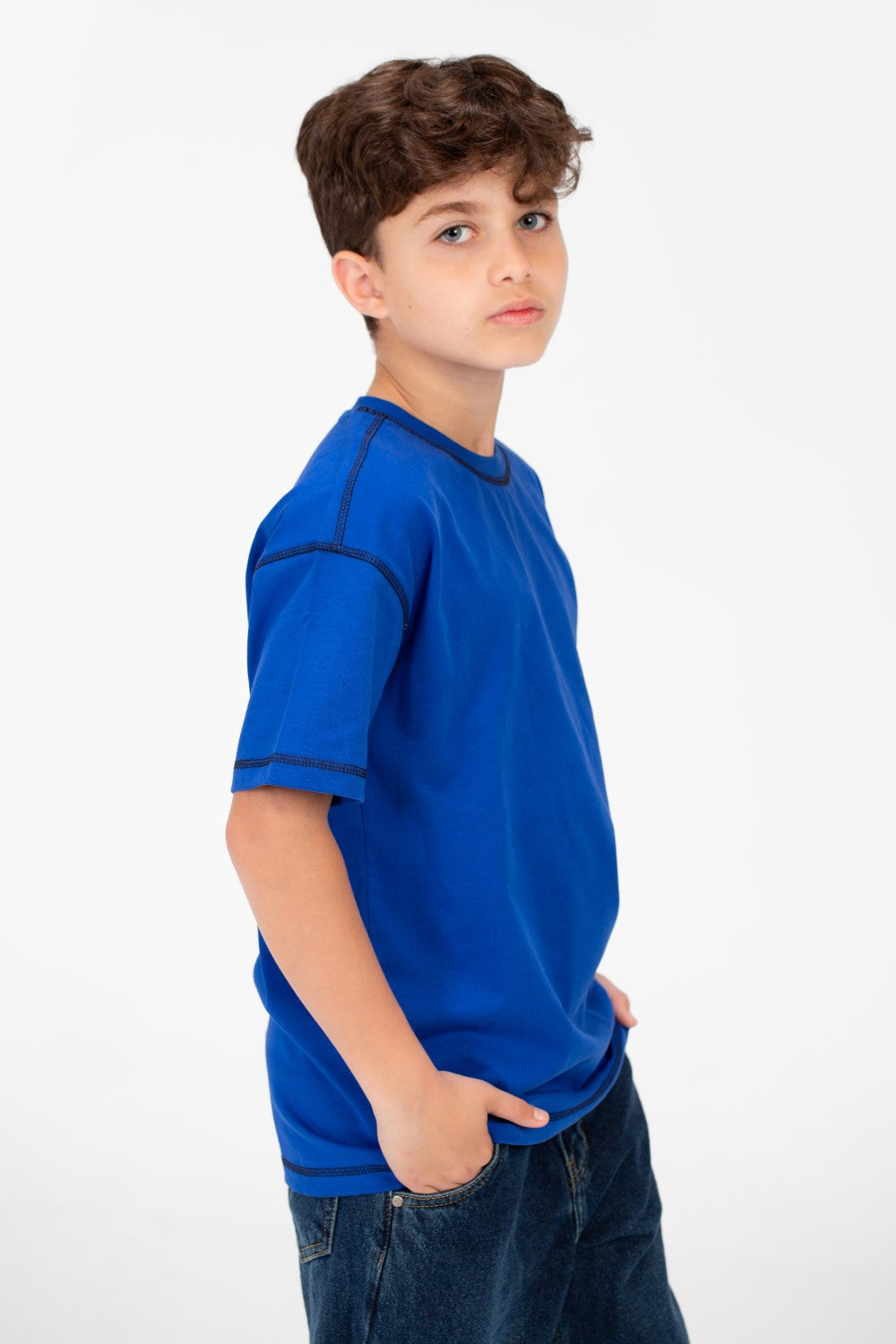 قميص نصف كم واسع أساسي للأولاد