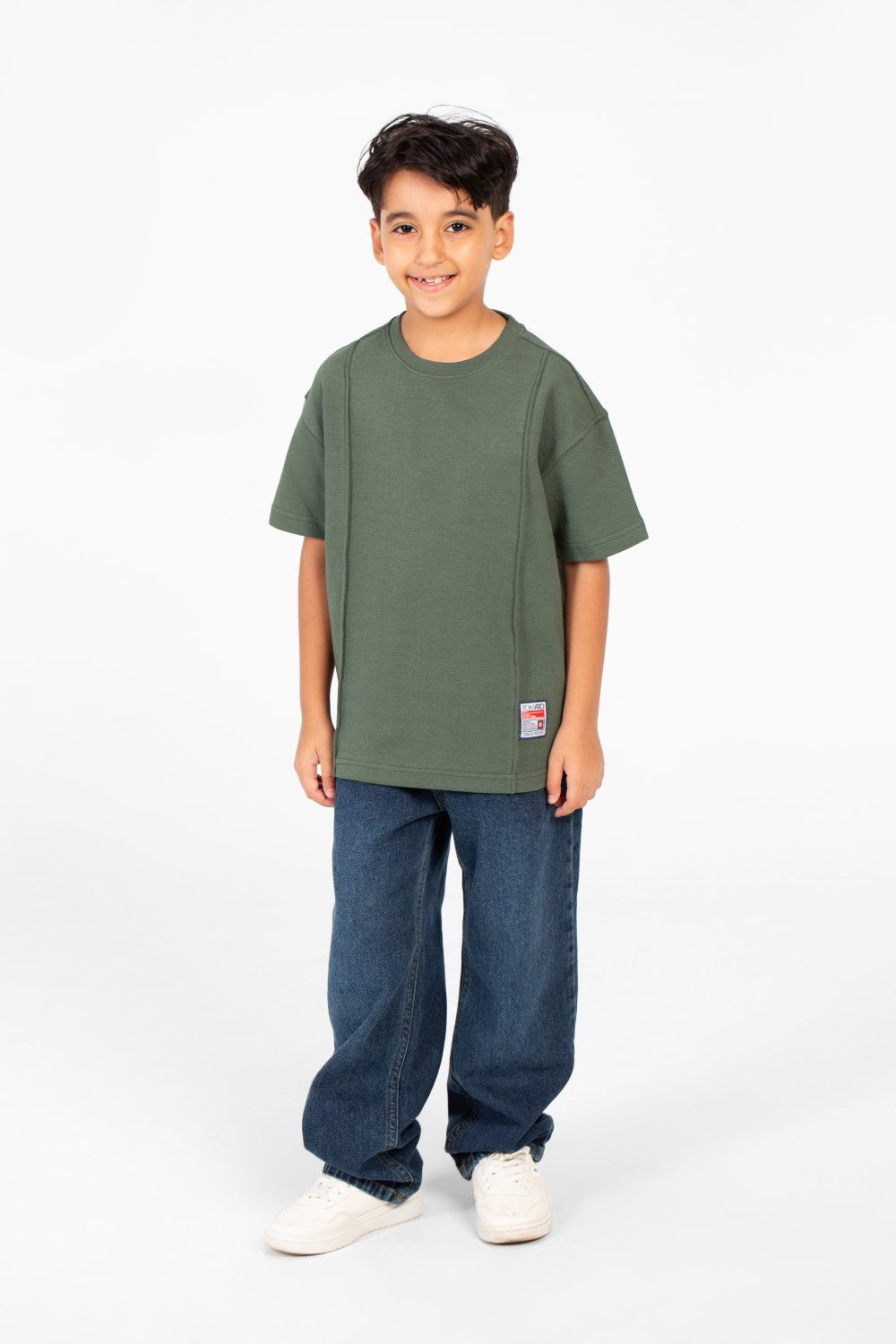 قميص بسيط عصري للصبي بياقة دائرية وأكمام قصيرة