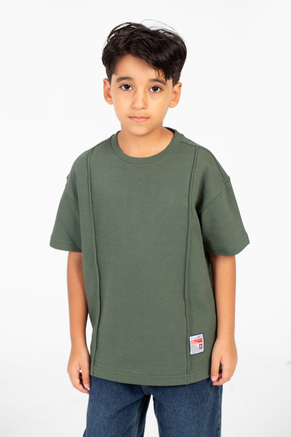 قميص بسيط عصري للصبي بياقة دائرية وأكمام قصيرة