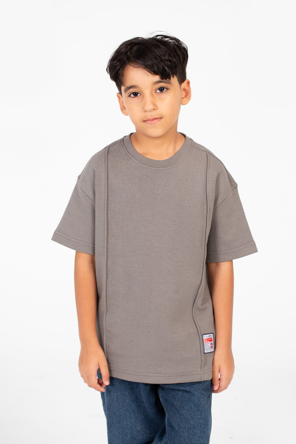 قميص بسيط عصري للصبي بياقة دائرية وأكمام قصيرة