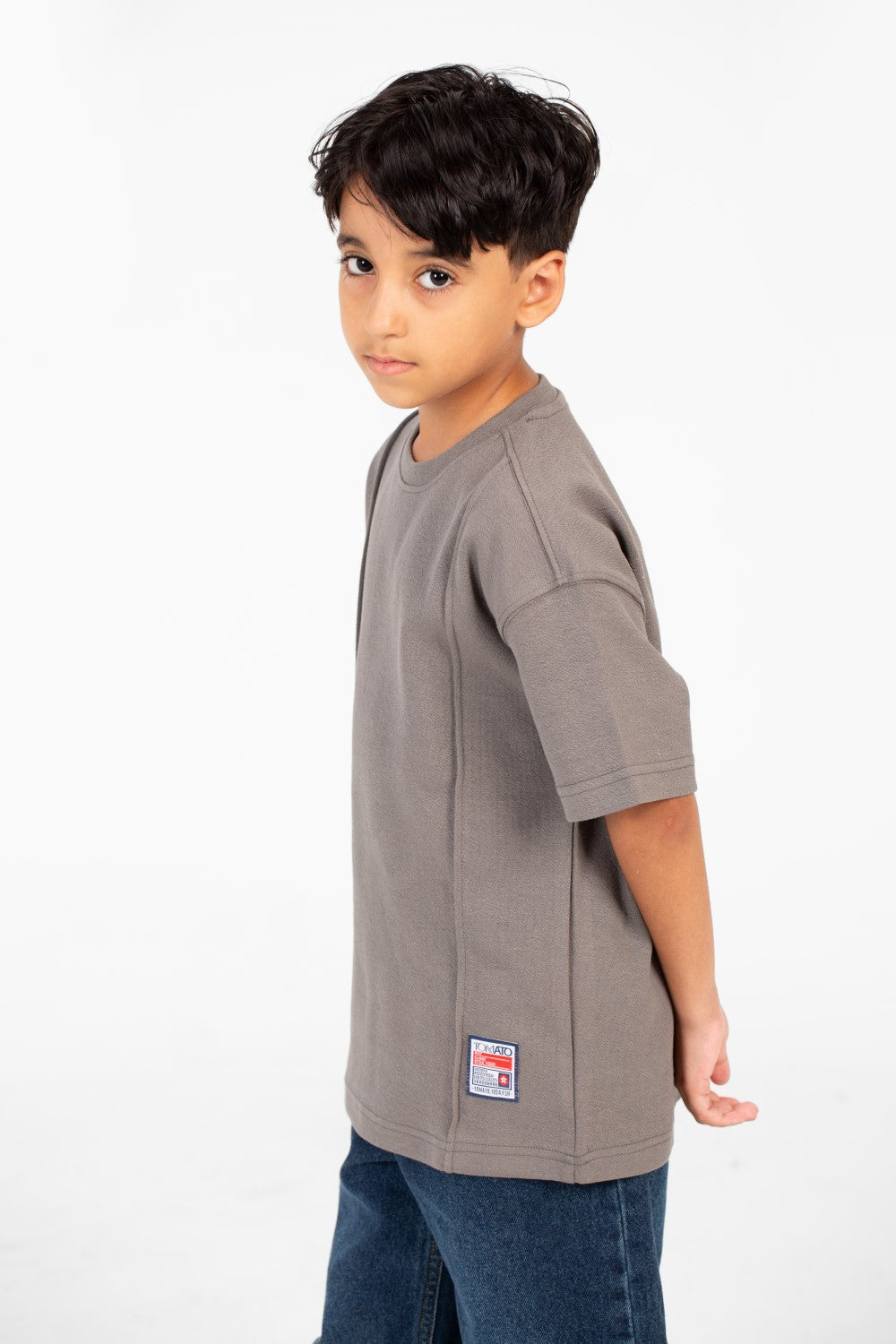 قميص بسيط عصري للصبي بياقة دائرية وأكمام قصيرة