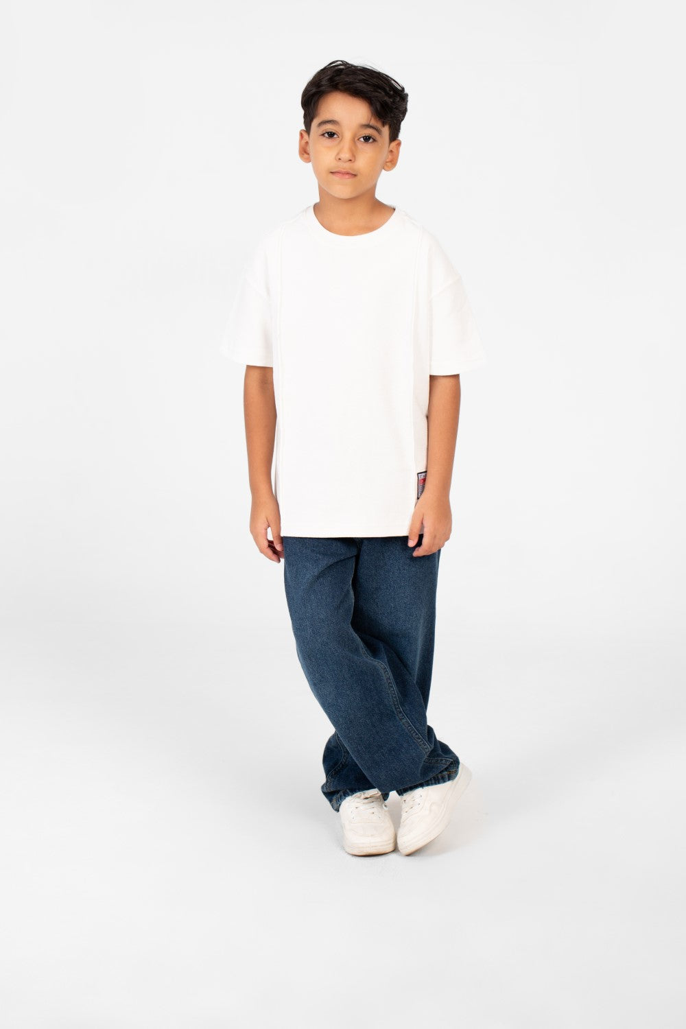 قميص بسيط عصري للصبي بياقة دائرية وأكمام قصيرة