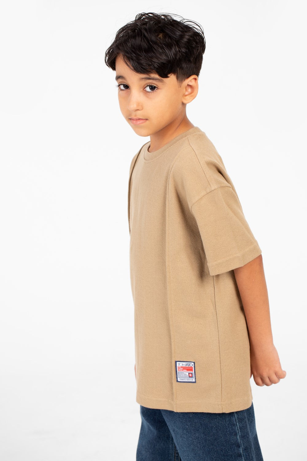 قميص بسيط عصري للصبي بياقة دائرية وأكمام قصيرة