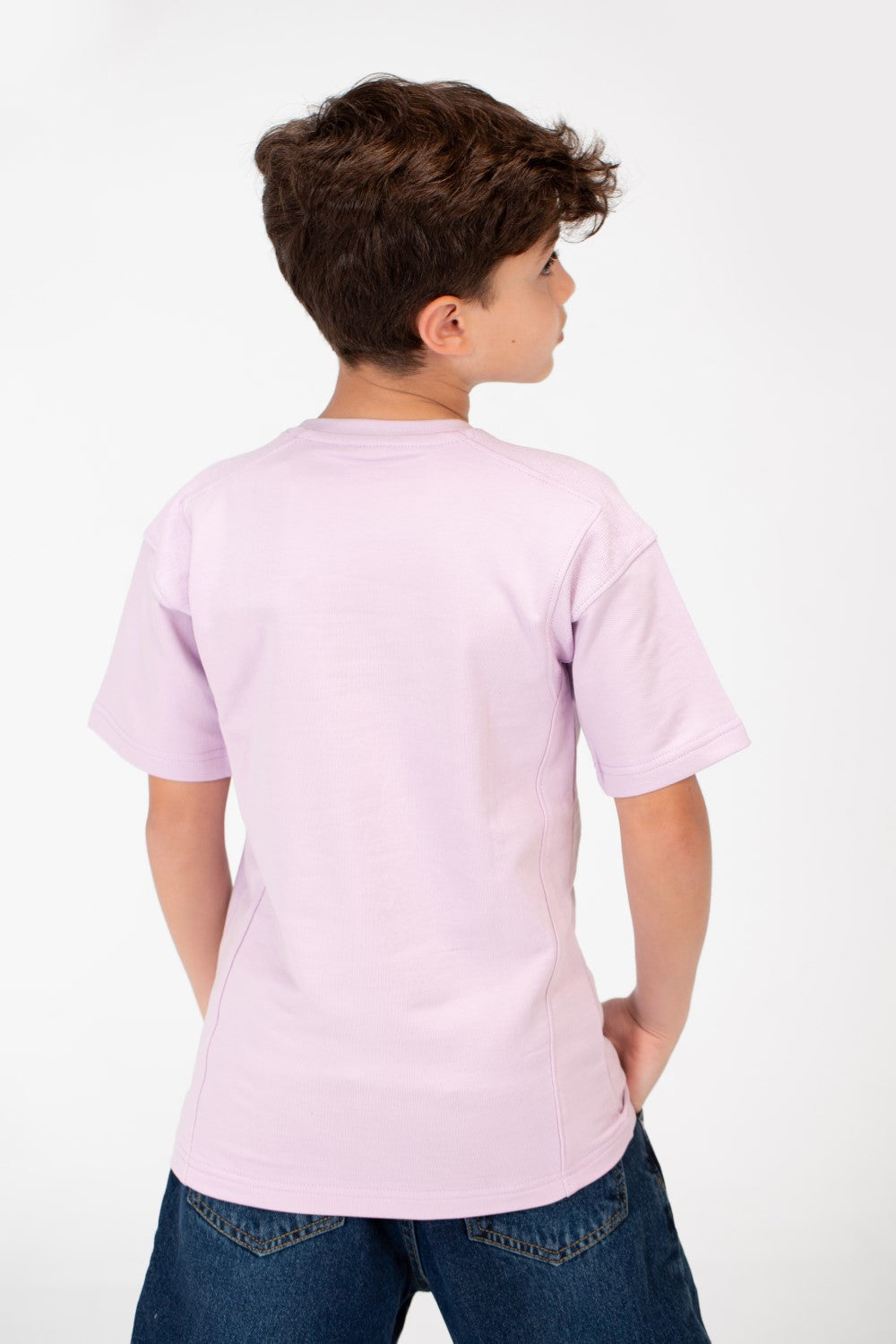 قميص بفتحة رقبة دائرية واسعة للأولاد