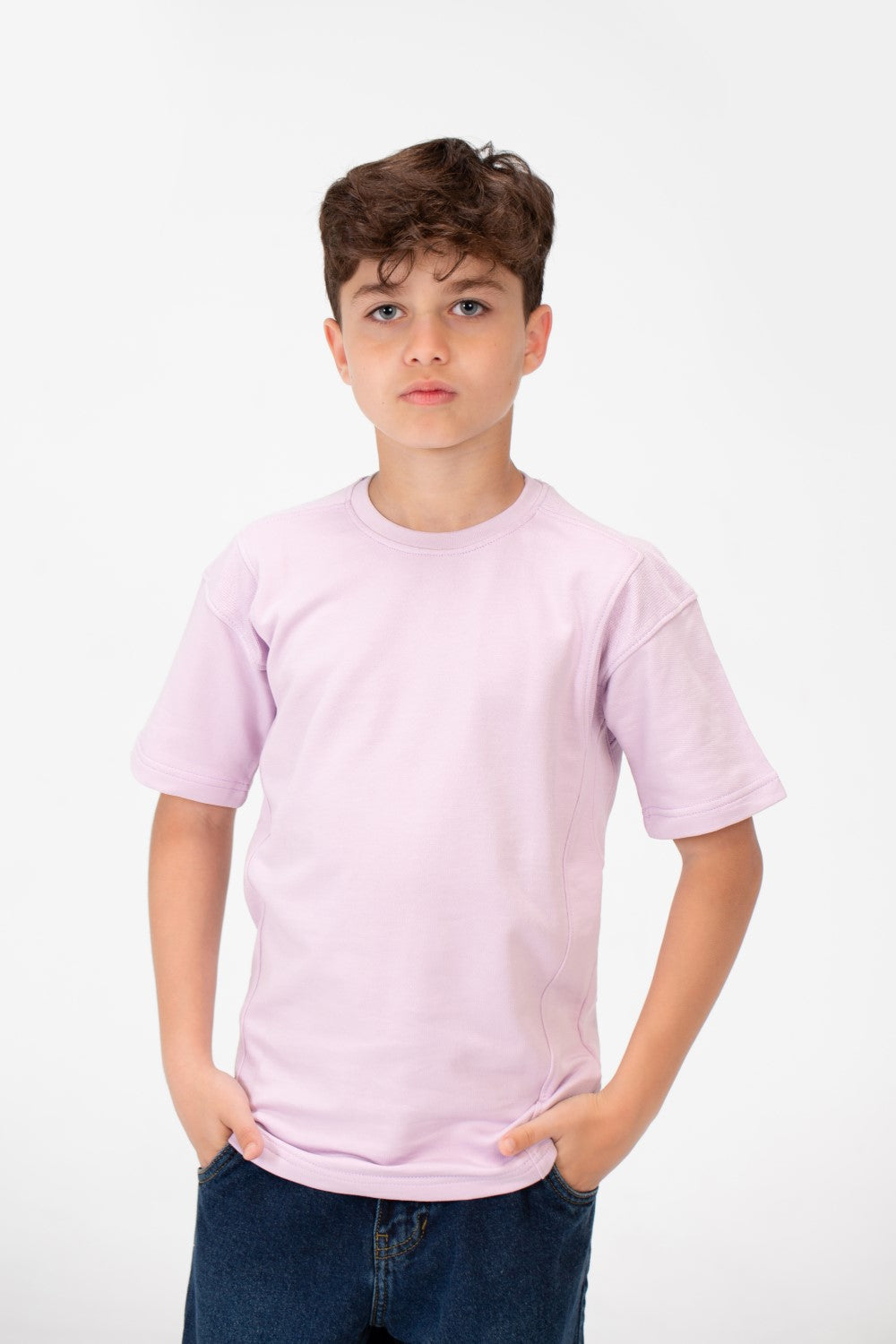 قميص بفتحة رقبة دائرية واسعة للأولاد