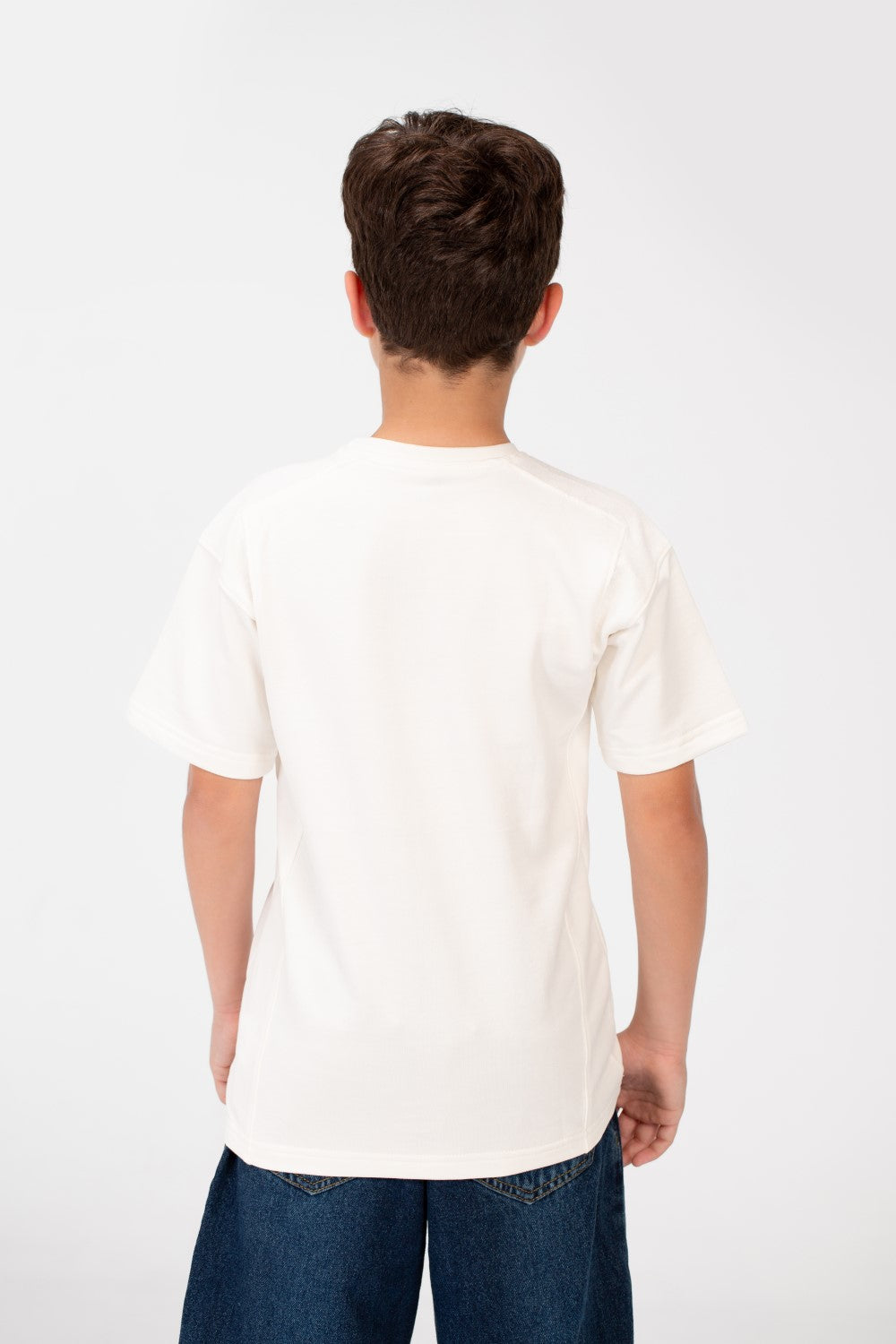 قميص بفتحة رقبة دائرية واسعة للأولاد