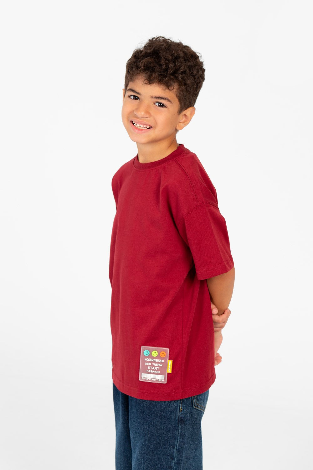 قميص نصف كم واسع أساسي للأولاد