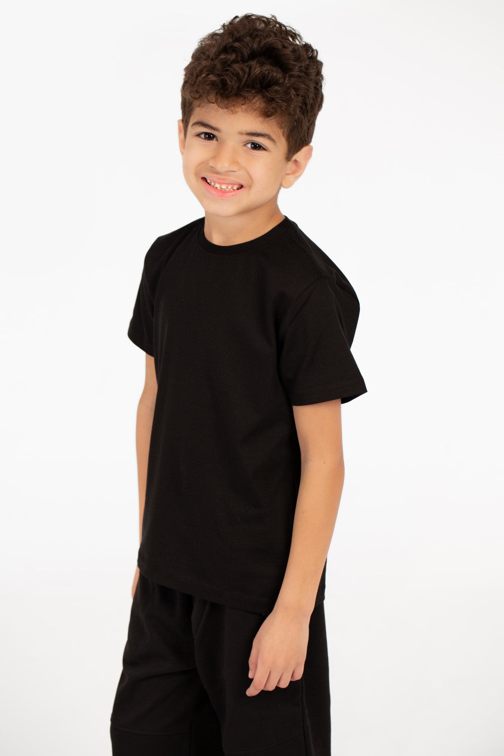 قميص نصف كم أساسي للصبيان