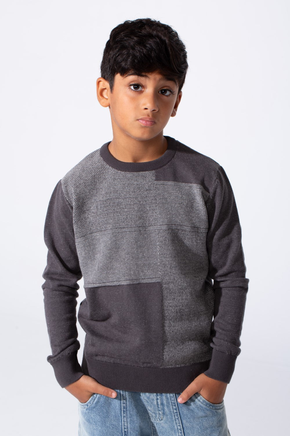 Boy's Slim Fit Cotton Round Neck Long Sleeves Pullover In Breathable Fabric