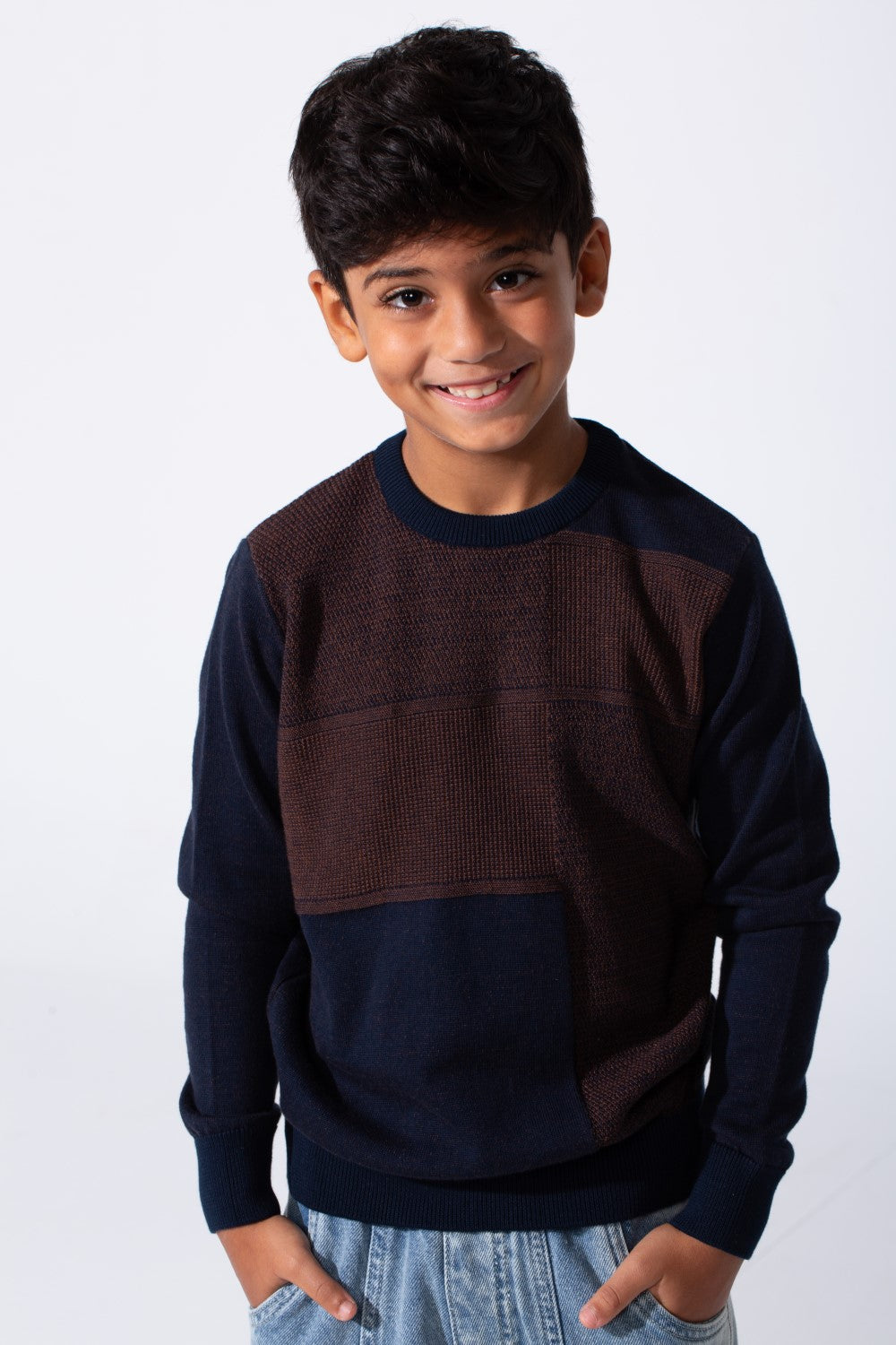 Boy's Slim Fit Cotton Round Neck Long Sleeves Pullover In Breathable Fabric