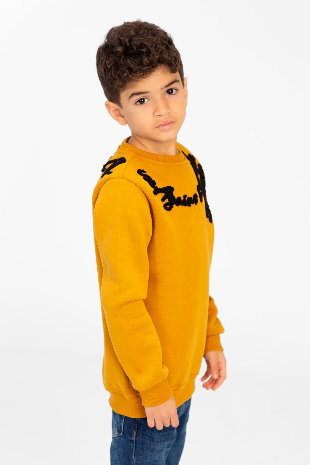 سويت شيرت مطبوع برقبة دائرية وقصة Slim Fit للأولاد