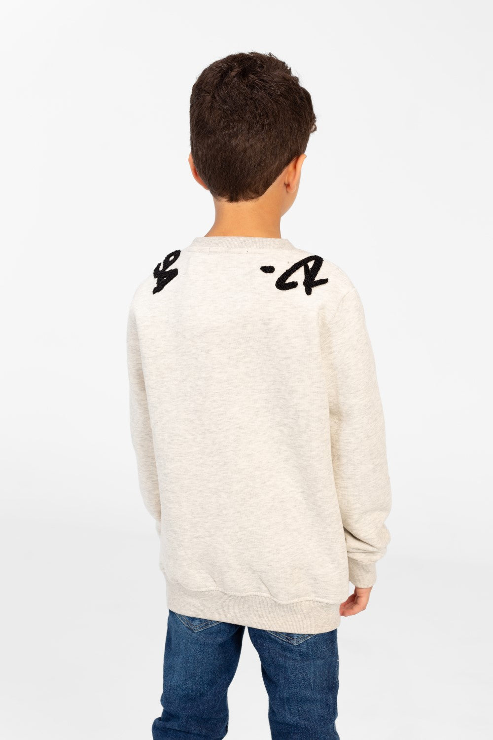 سويت شيرت مطبوع برقبة دائرية وقصة Slim Fit للأولاد