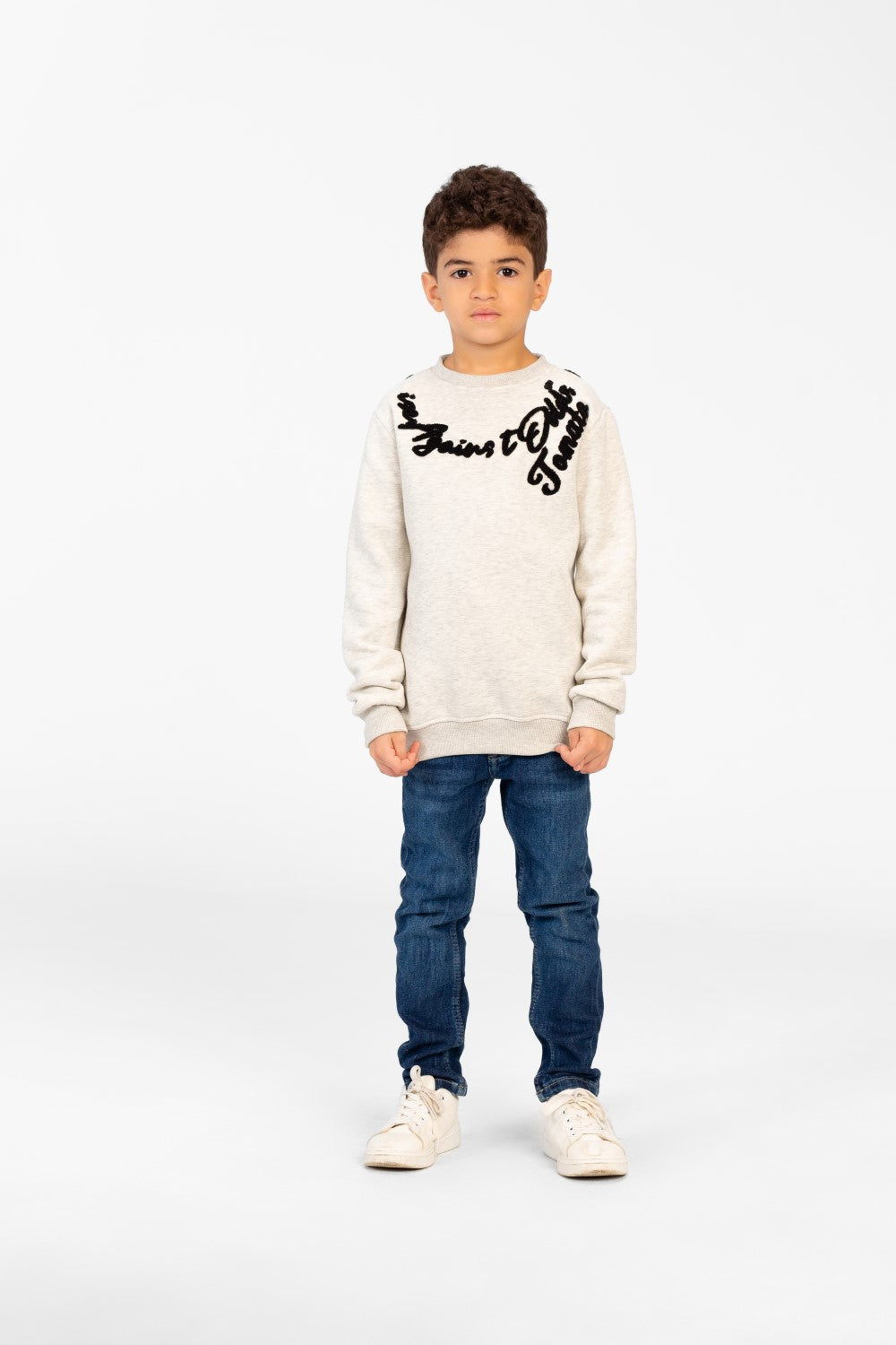 سويت شيرت مطبوع برقبة دائرية وقصة Slim Fit للأولاد