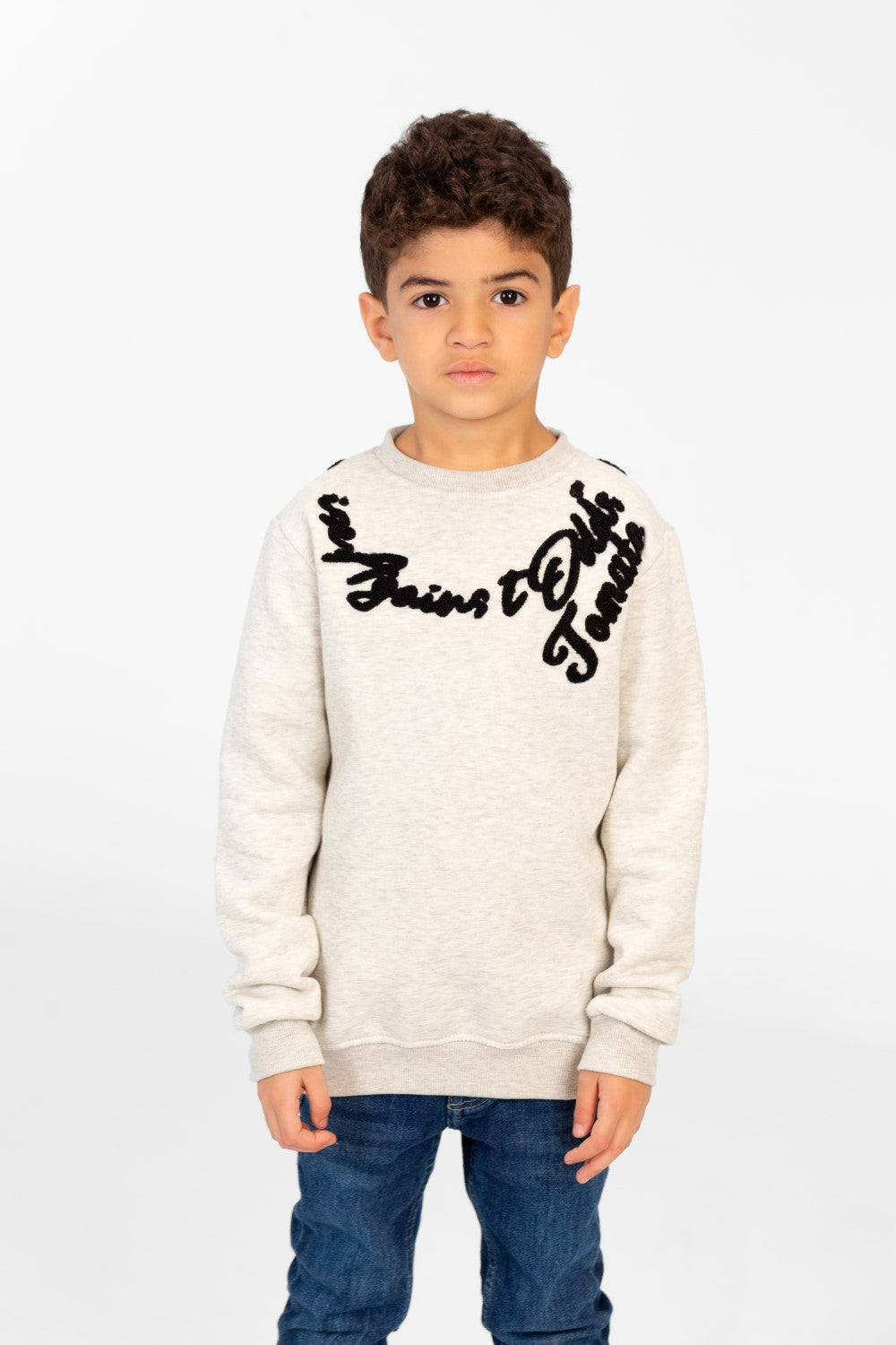 سويت شيرت مطبوع برقبة دائرية وقصة Slim Fit للأولاد