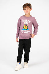 سويت شيرت برقبة دائرية مع طباعة أمامية من مادة مريحة للأولاد