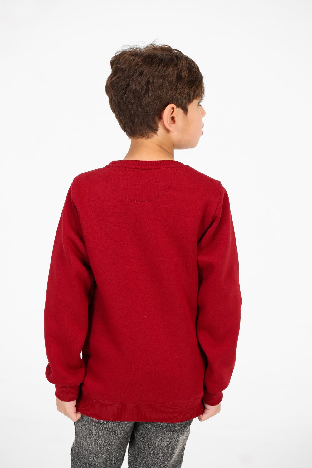 سويت شيرت برقبة دائرية مع طباعة أمامية من مادة مريحة للأولاد