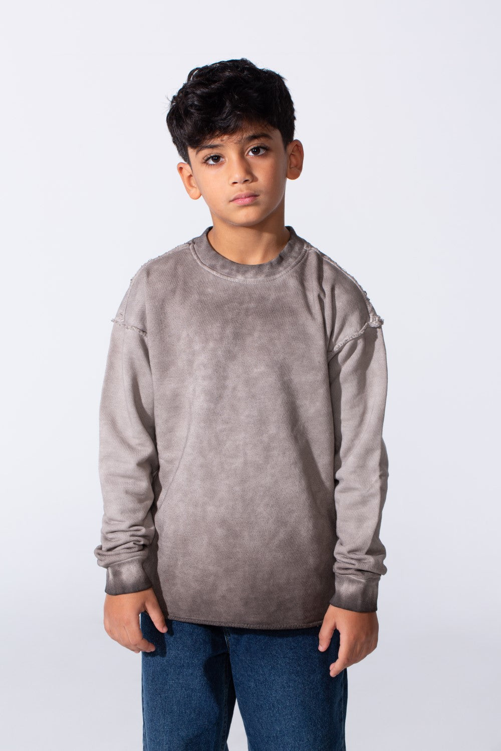 Boy's Oversized Washed Sweatshirt With A Round Neck And Long Sleeves