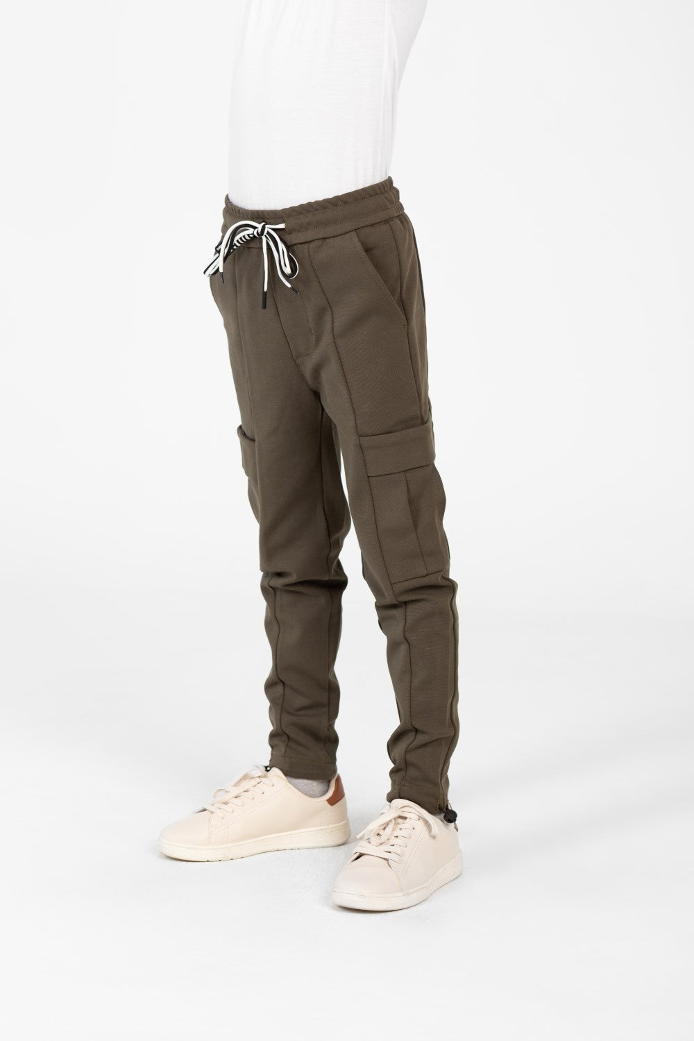 بنطال رياضي واسع بطبعة دائرية للأولاد بأكمام نصفية