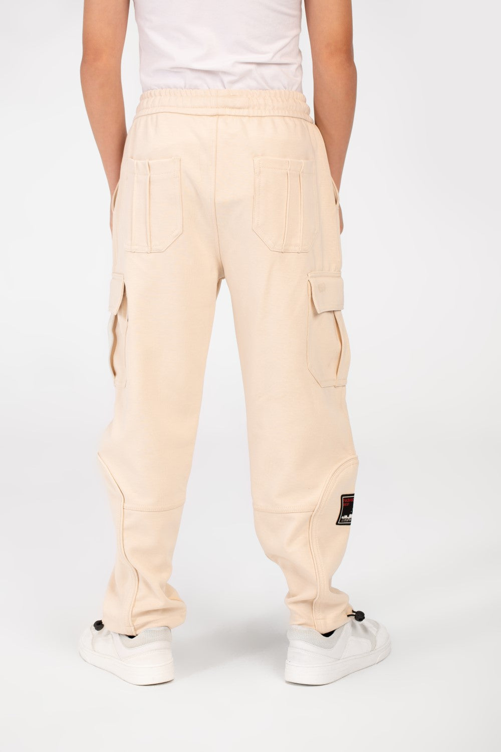 بنطال رياضي واسع الصبيان بتصميم عصري