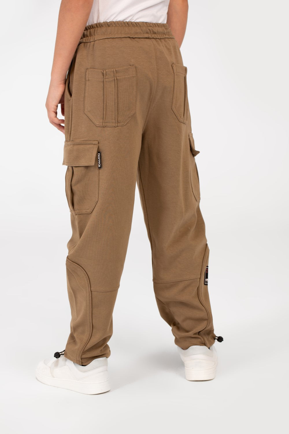 بنطال رياضي واسع الصبيان بتصميم عصري