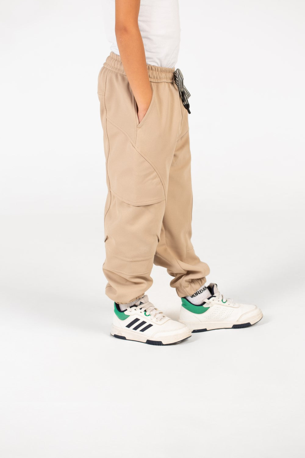 بنطال رياضي واسع عصري للأولاد