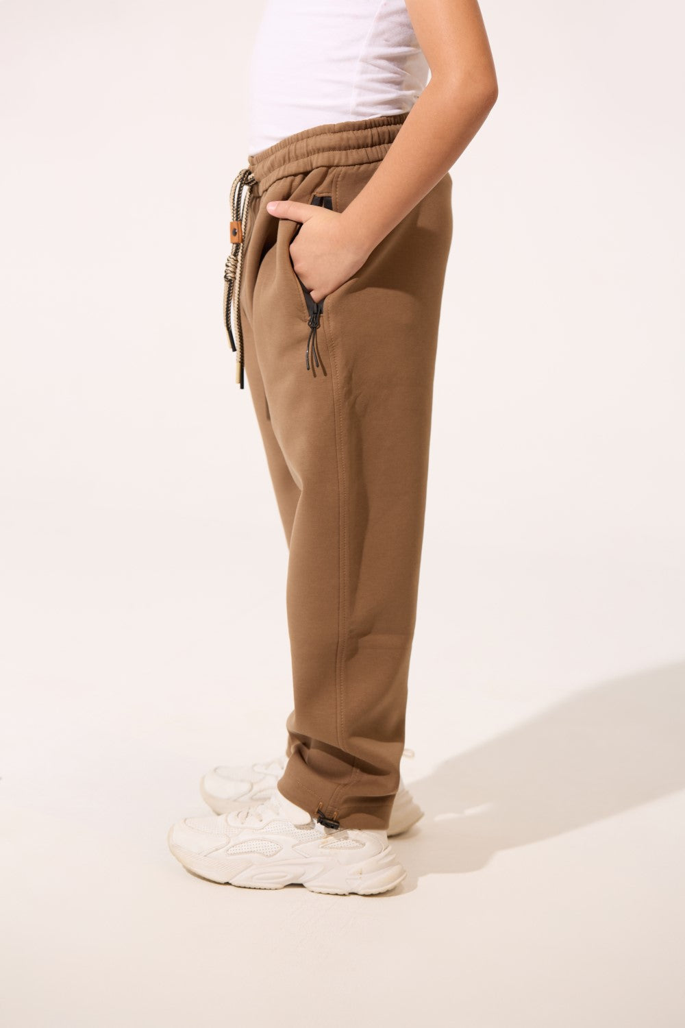 بنطال رياضي واسع الساق للأولاد من Tomato بقصة عصرية وجيوب جانبية بسحاب