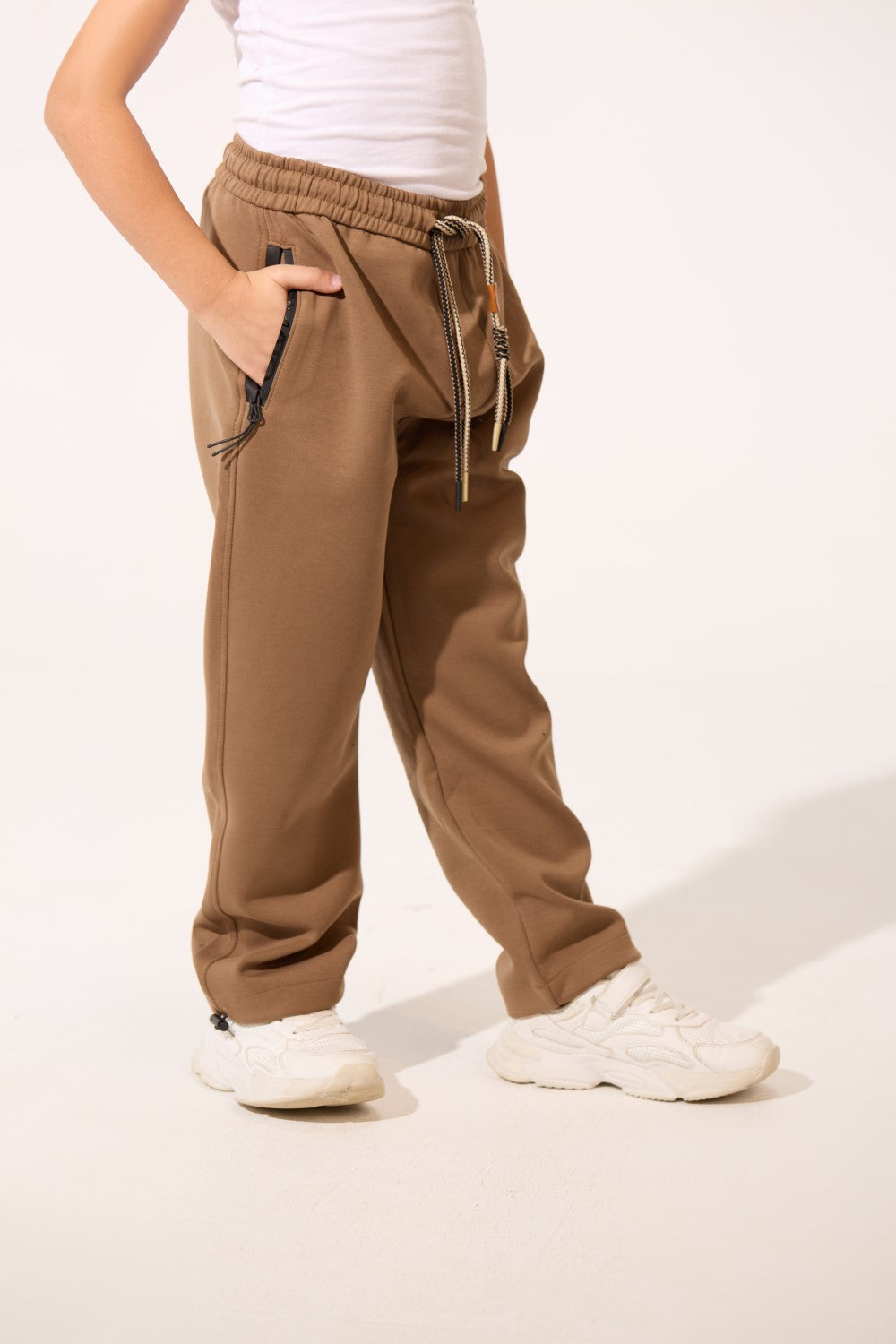 بنطال رياضي واسع الساق للأولاد من Tomato بقصة عصرية وجيوب جانبية بسحاب