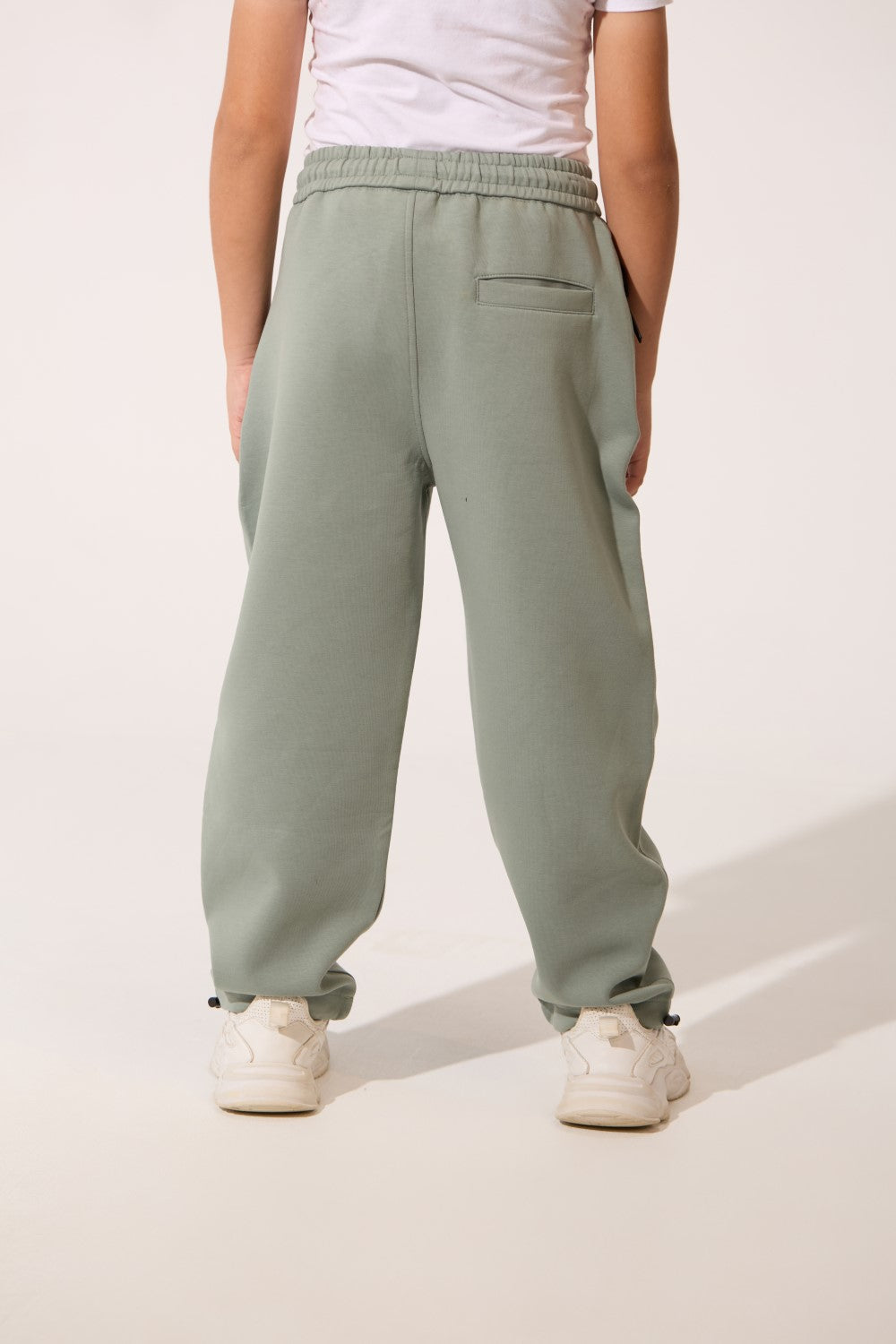 بنطال رياضي واسع الساق للأولاد من Tomato بقصة عصرية وجيوب جانبية بسحاب