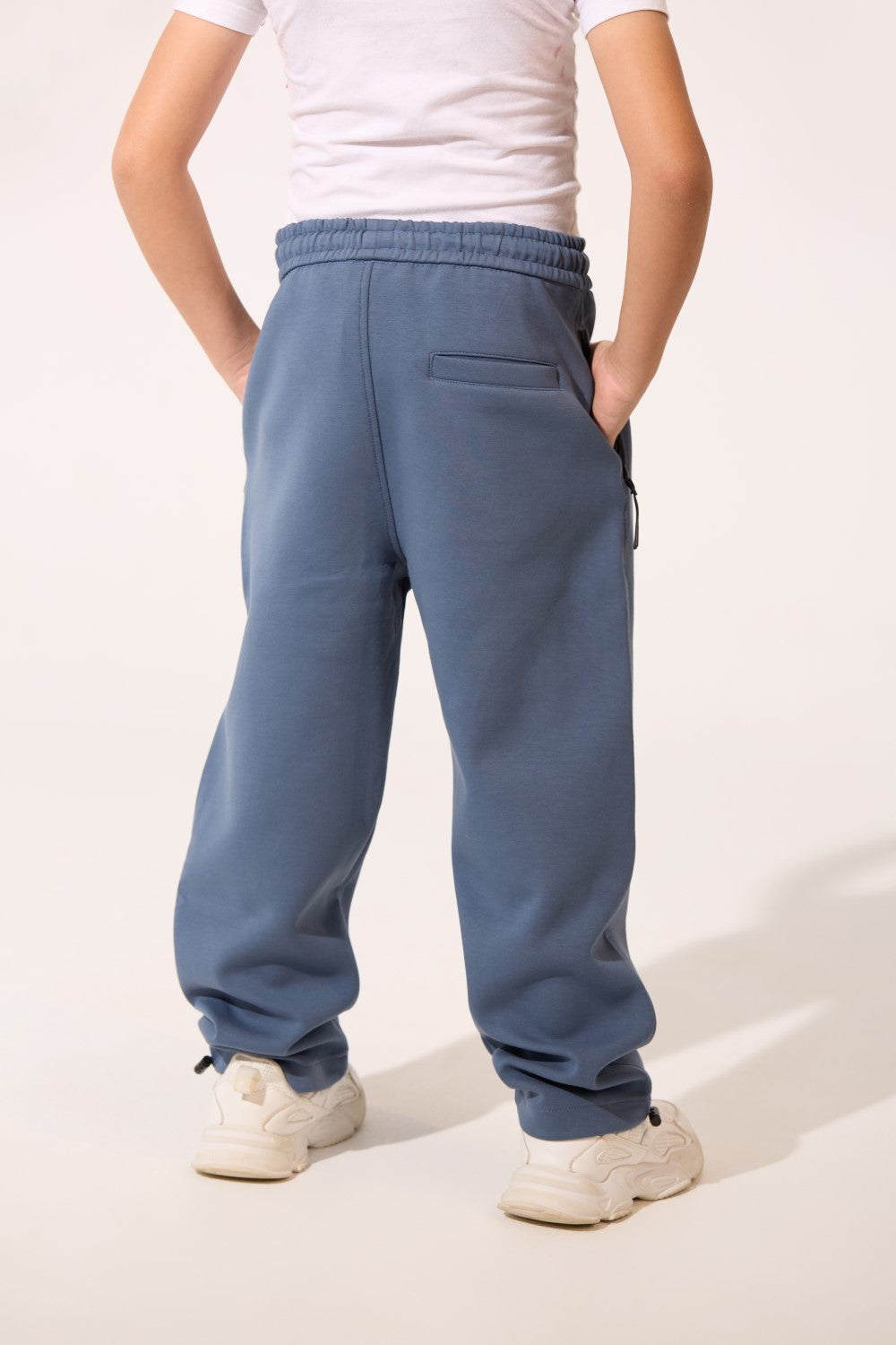 بنطال رياضي واسع الساق للأولاد من Tomato بقصة عصرية وجيوب جانبية بسحاب