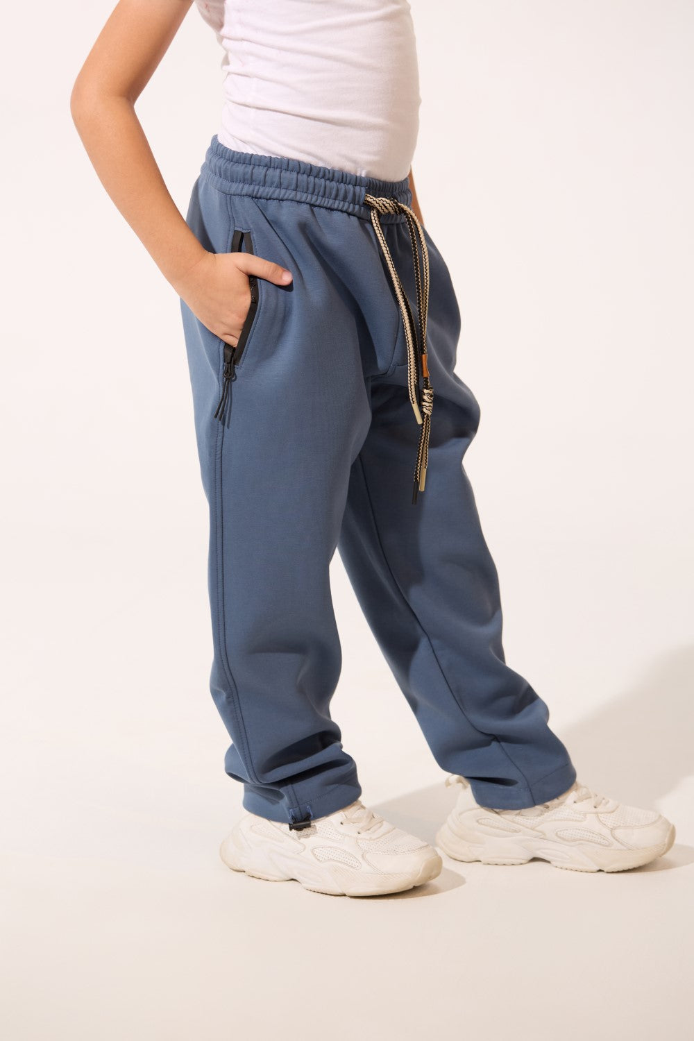 بنطال رياضي واسع الساق للأولاد من Tomato بقصة عصرية وجيوب جانبية بسحاب