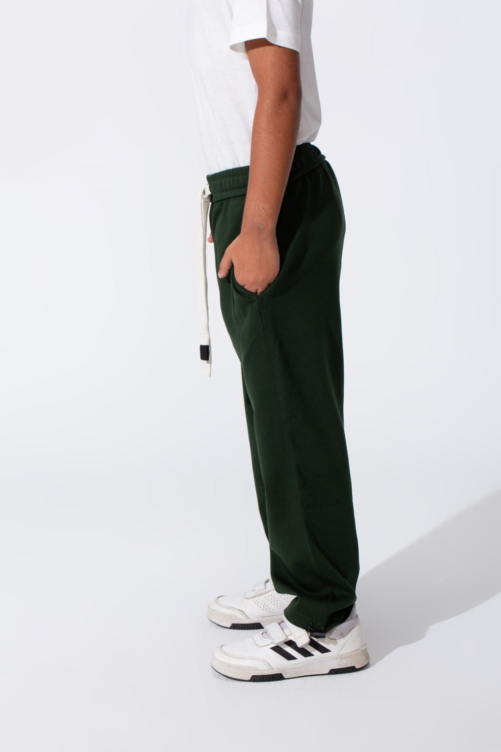 بنطال رياضي واسع للأولاد مع جيب خلفي وحبل شد عند الخصر