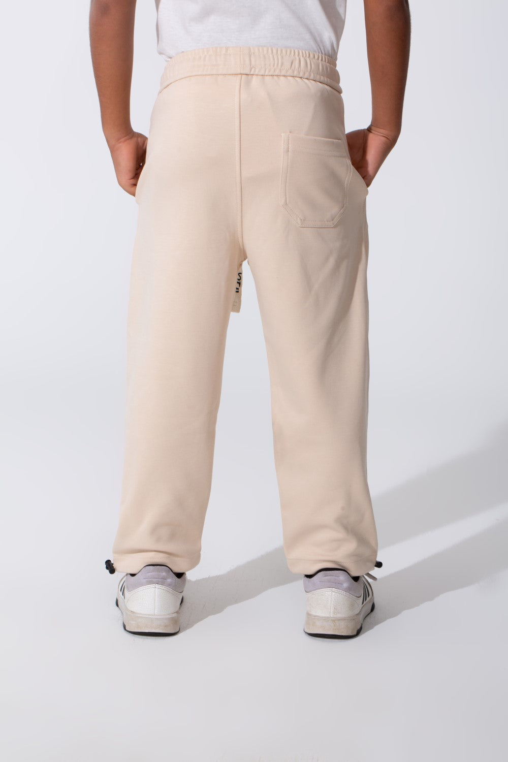 بنطال رياضي واسع للأولاد مع جيب خلفي وحبل شد عند الخصر