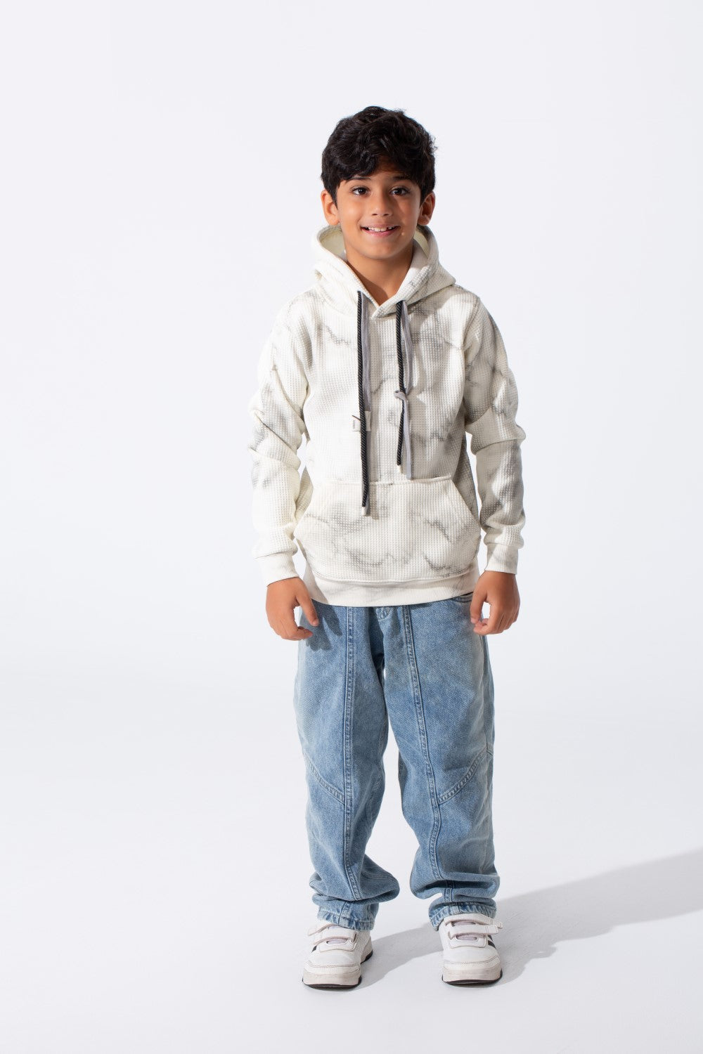 Boy's Slim Fit Washed Hood Sweatshirt With A Front Pocket And Modern Design